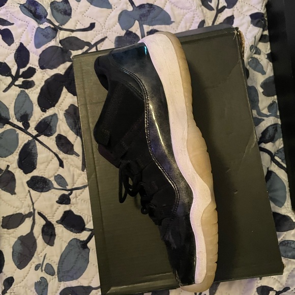 Barely worn/ make a offer - Picture 2 of 2